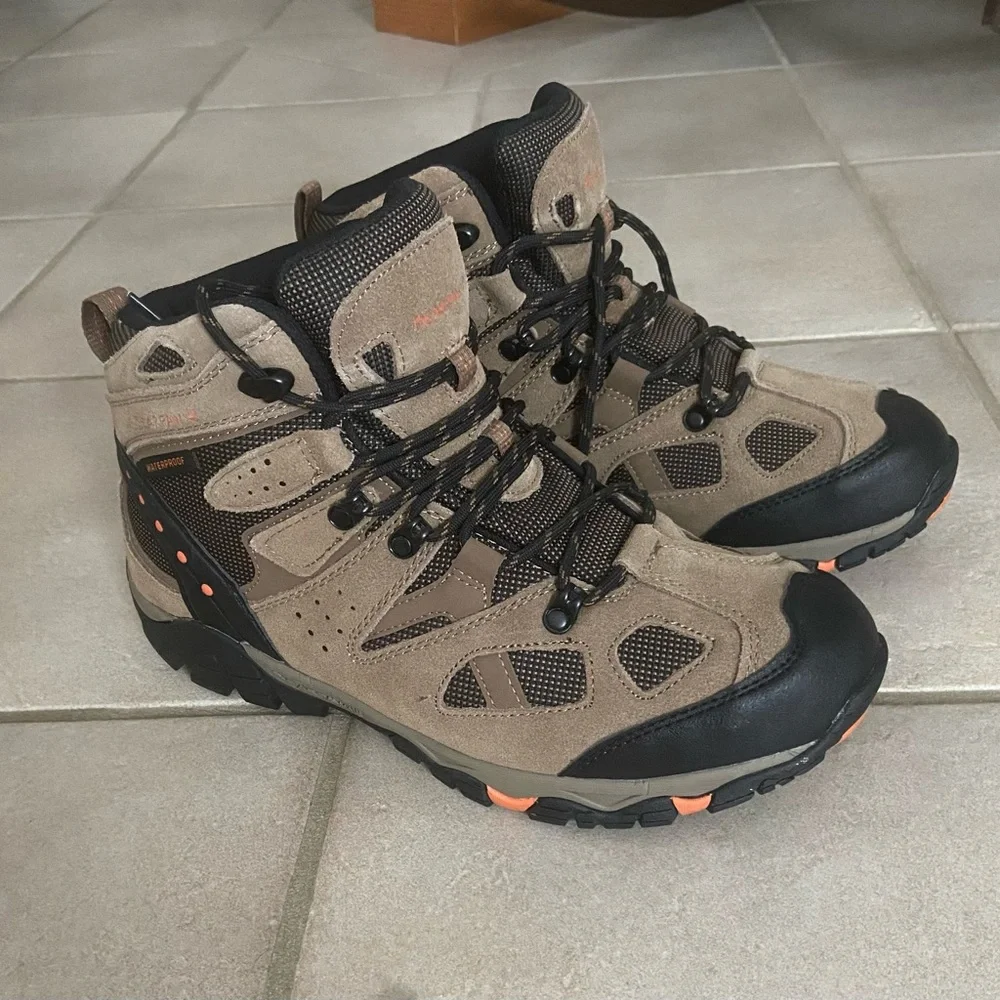 BearPaw Men's Tan and Black Hiking Boots Size 10